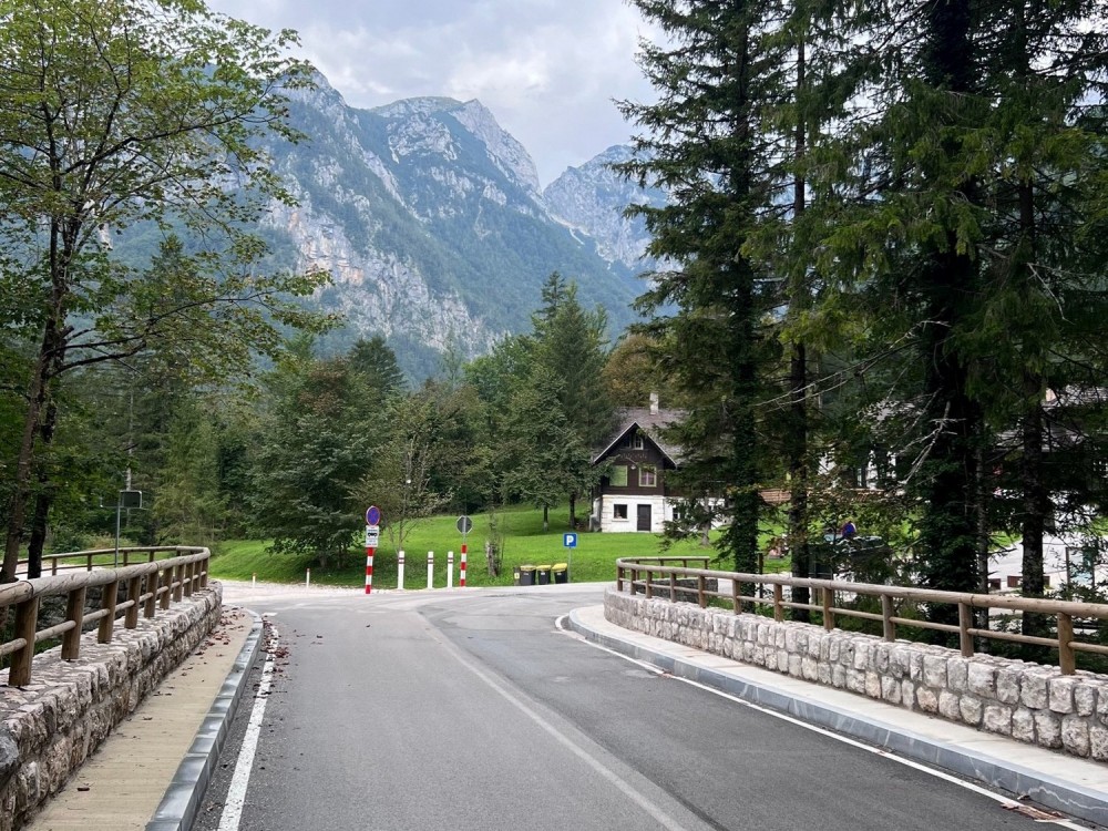 Cesta v Kamniško Bistrico od sobote odprta, planinske poti ostajajo ZAPRTE!